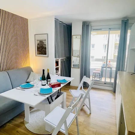Avec Piscine Face A La Apartment
